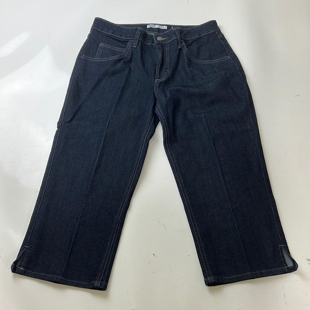 LEE dark blue jean capris B21